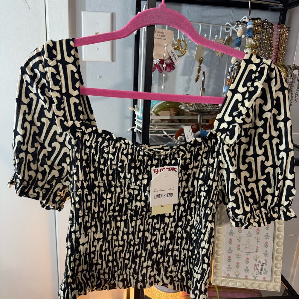 Monteau Black & Cream Smocked Puff Sleeve Top